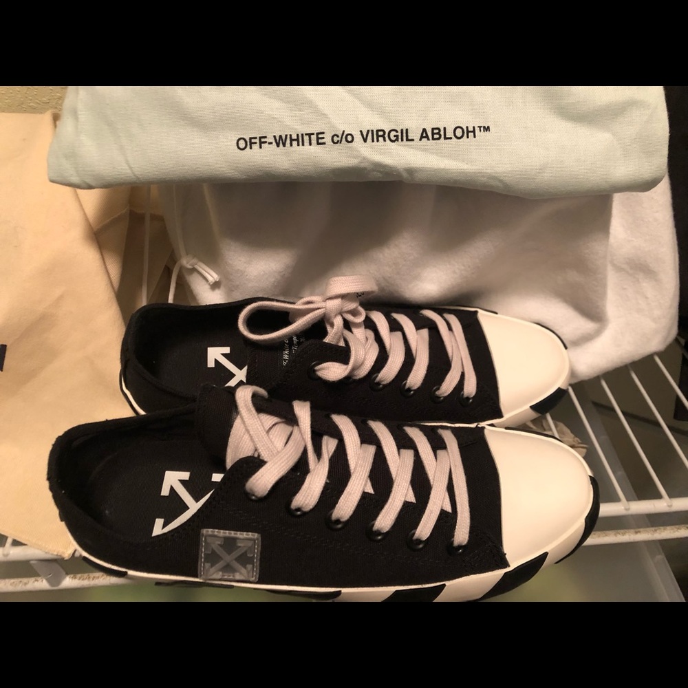 Off-White Stripe Low Sneaker